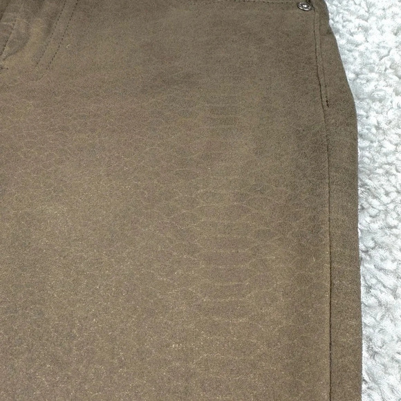 7 for all Mankind Snakeskin Faux Suede Skinny Pants. Stretchy. Size 28 - Picture 8 of 12
